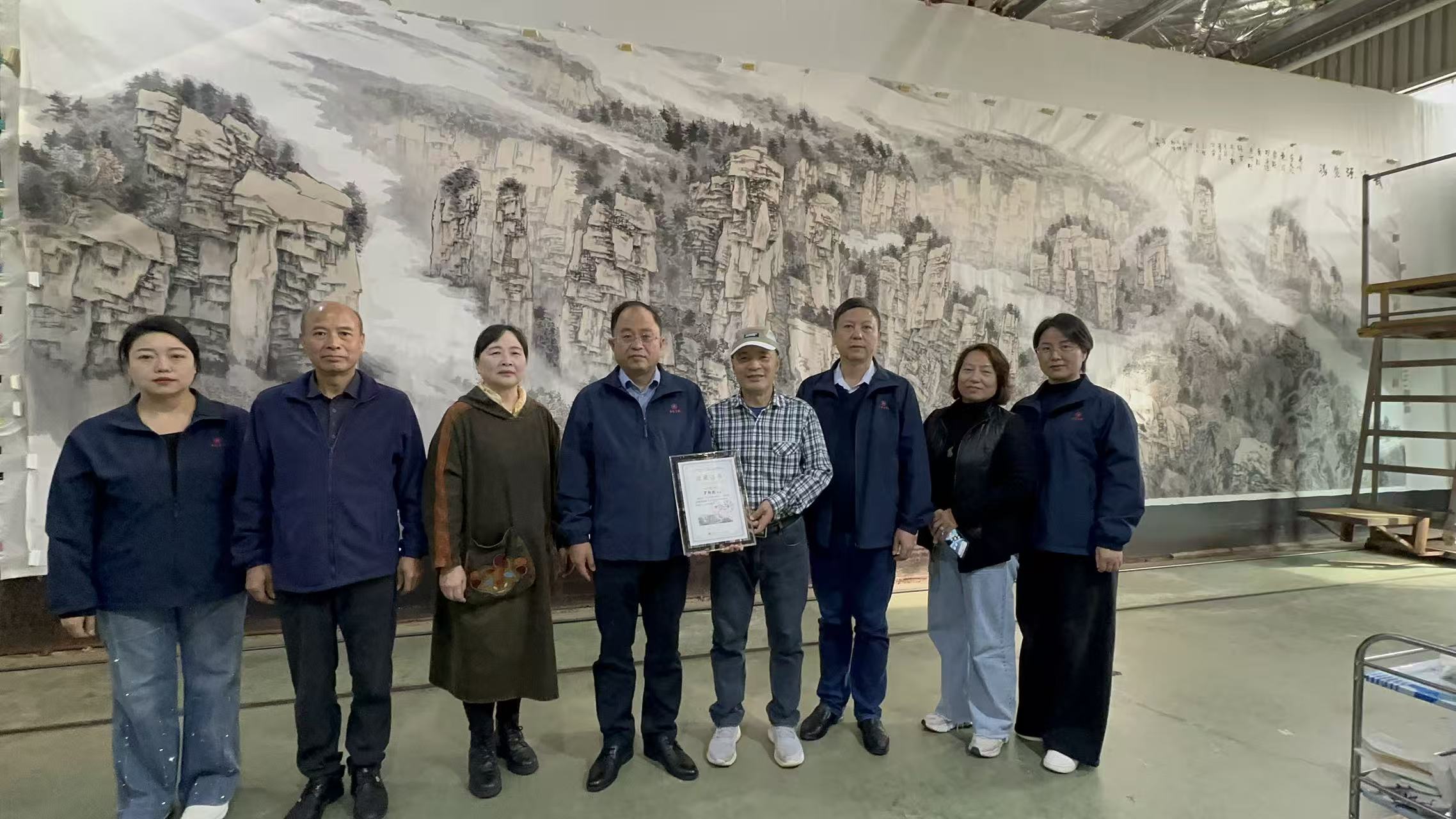 以紙為媒傳鄉(xiāng)韻——湘籍畫(huà)家慨捐巨作